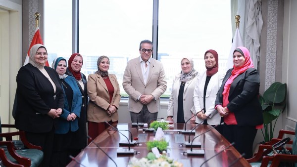 لقاء وزير الصحة والسكان ووفد نقابة التمريض 