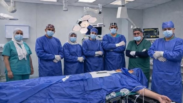 الفريق الطبي المعالج لحالة الطفل 