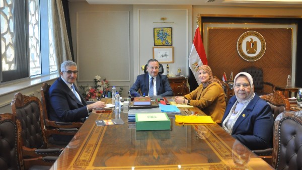 جانب من لقاء نقيب التمريض ووزير التعليم العالي 