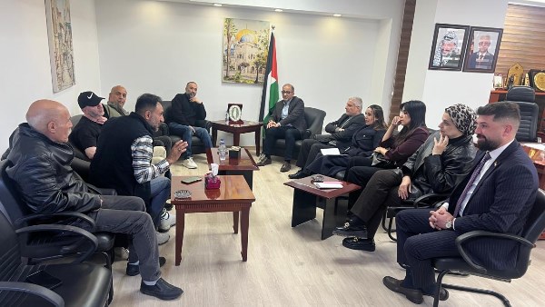 العكلوك يستقبل وفدا من الأسرى المحررين المبعدين