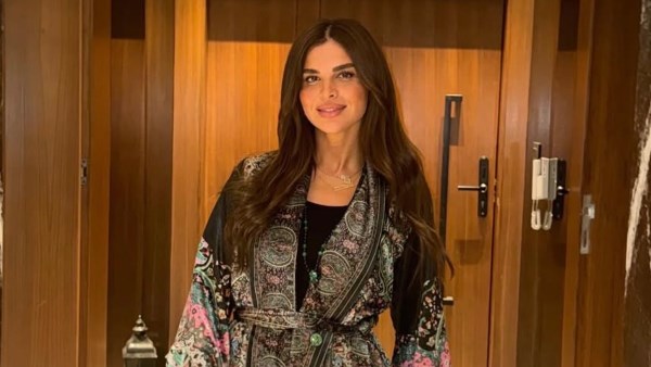 زوجة كريم فهمي تتألق في إطلالة رمضانية.. شاهد