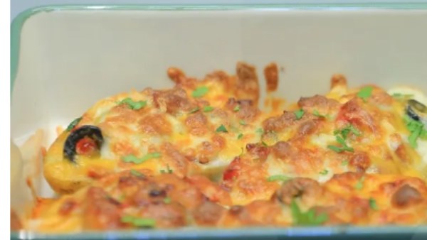 طريقة عمل قوارب البطاطس بالسلامي والجبنة