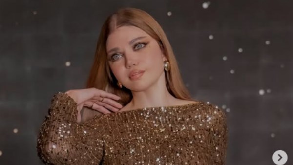 بالذهبي اللامع .. ياسمين الخطيب تبهر متابعيها بأناقتها .. صور