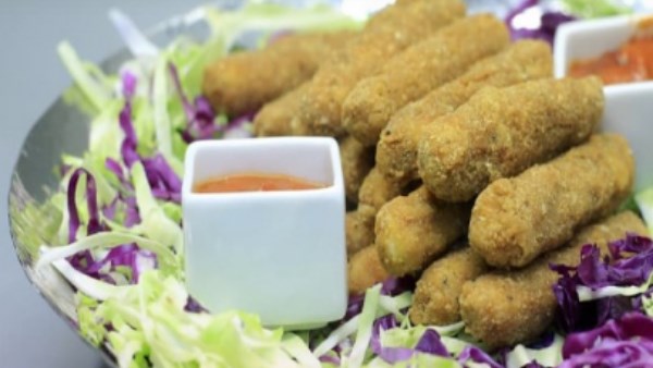 طريقة عمل أصابع الموتزاريلا.. أحلى من الجاهز