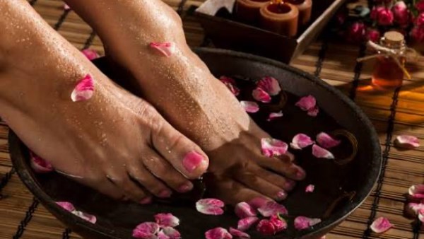 تقشير القدمين