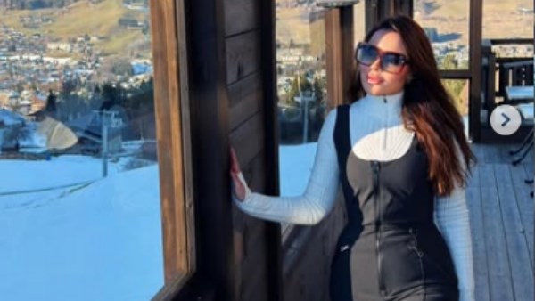 أسما إبراهيم تسحر متابعيها بهذه الإطلالة