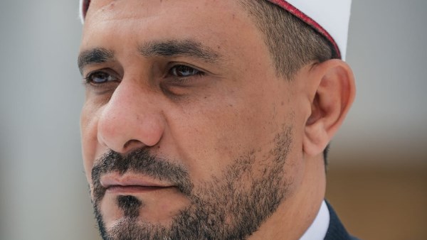 الشيخ إبراهيم حلس مدير إدارة الشئون الدينية بالجامع الأزهر