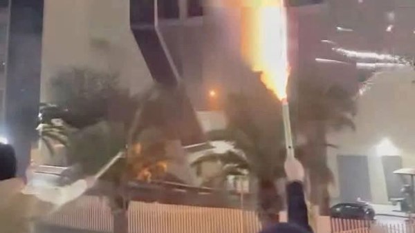 شماريخ أمام فندق الأهلي