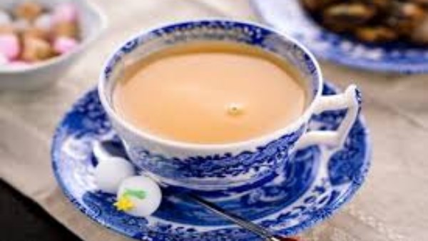 فوائد وأضرار الشاي بلبن على الصحة 