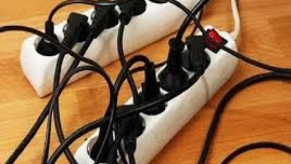 وفر فلوسك في دقيقة.. عادة بسيطة تقلل استهلاك الكهرباء يوميًا  