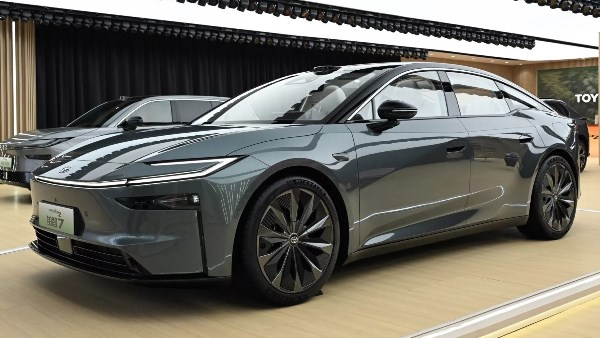 تويوتا bZ7