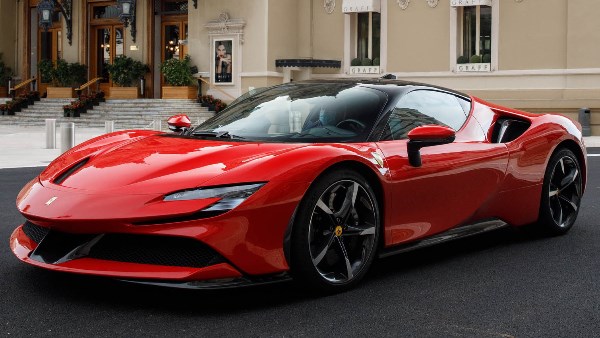 فيراري SF90 سترادل