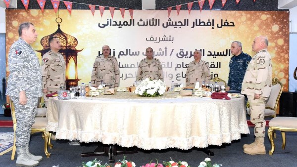 لقاء وزير الدفاع مع مقاتلي الجيش الثالث الميداني وقوات شرق القناة لمكافحة الارهاب