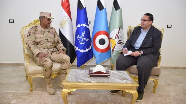 اللواء أركان حرب محمود يوسف، قائد مركز تدريب المدفعية المشترك مع الزميل محمد إبراهيم