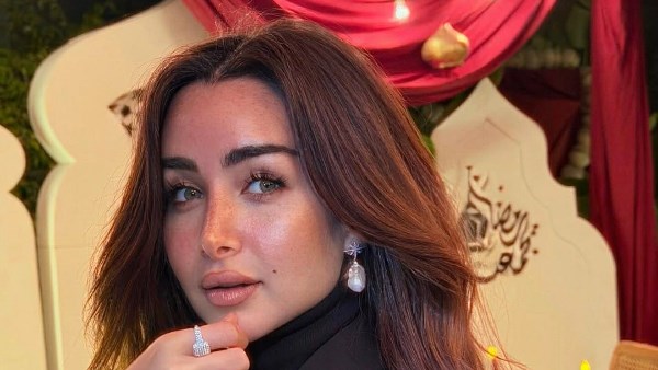 بقفطان انيق..هنا الزاهد تستعرض جمالها بإطلالة رمضانية