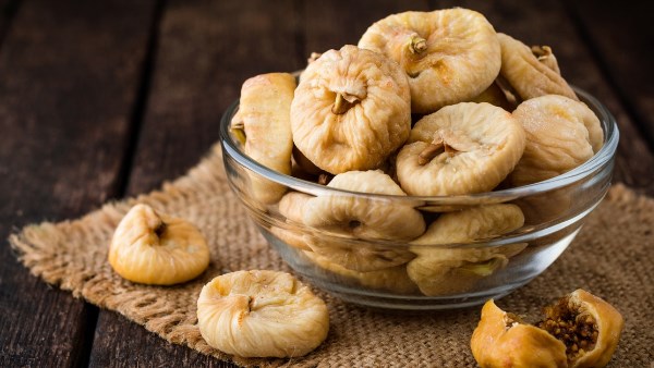 يحميك من أمراض خطيرة..تناول التين المجفف 