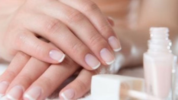 مع اقتراب العيد 6 نصائح للحفاظ على صحة الأظافر