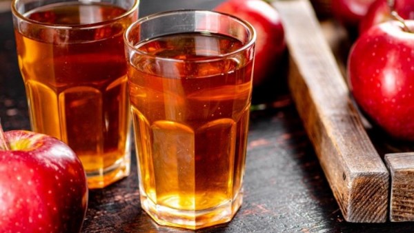 ماذا يحدث لجسمك عند تناول عصير التفاح الاحمر؟