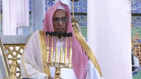 خطيب المسجد النبوي يدعو لاغتنام العشر الأواخر ويحذر من إضاعة رمضان