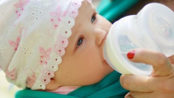 حكم استعمال المرضع الحليب الصناعي لطفلها من أجل الصيام