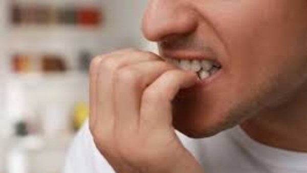 هل قضم الأظافر في نهار رمضان يفسد الصيام