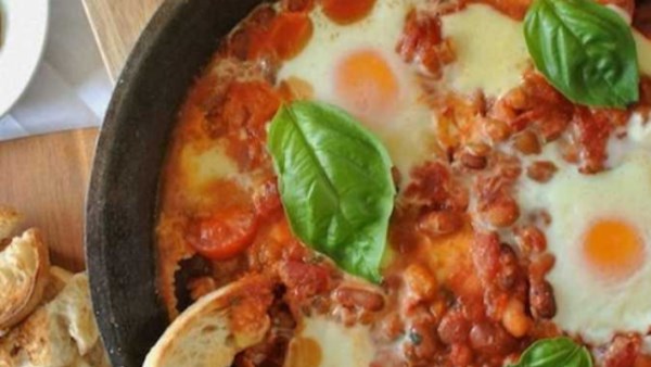 طريقة عمل طاجن فول بالبيض في الفرن