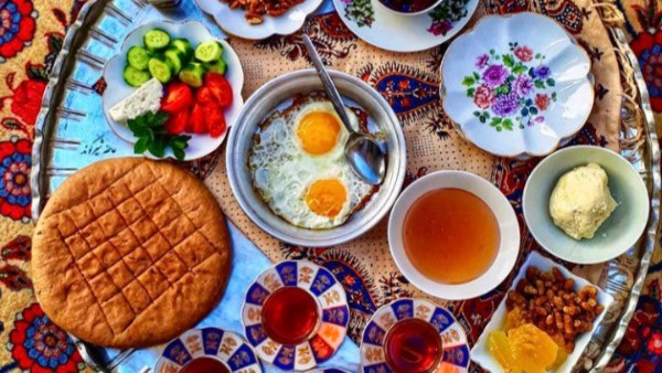 أطعمة ينصح بها الخبراء لوجبة سحور مشبعة وصحية