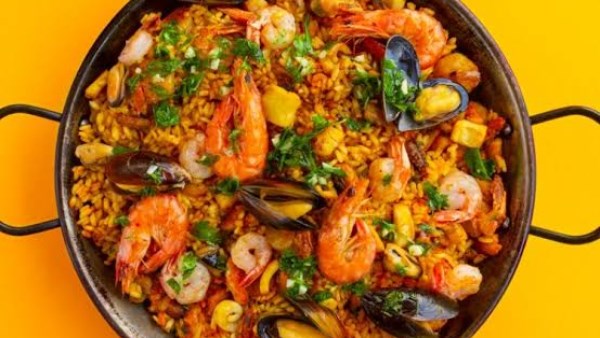 طريقة عمل البايلا بالمأكولات البحرية