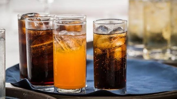 المشروبات الغازية تزيد خطر الإصابة بمرض الانسداد الرئوي المزمن