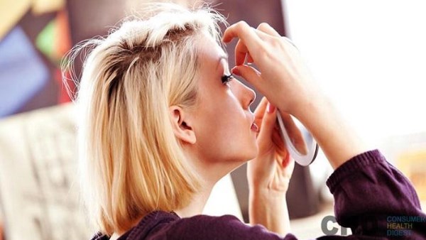 مخاطر الرموش الصناعية على صحة العين