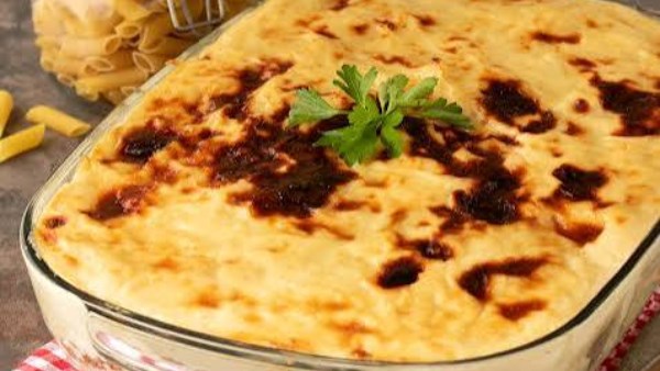 طريقة عمل المكرونة بالبشاميل باللحم المفروم وصوص البشاميل الكريمي