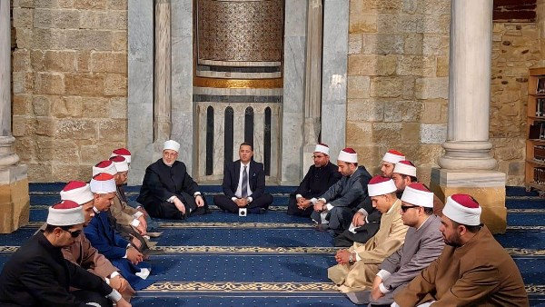 وكيل الأزهر في صورة جماعية من الجامع الأزهر