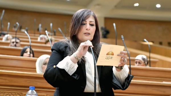 النائبة الدكتورة إليزابيث شاكر