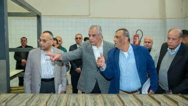 وزير الدولة للإنتاج الحربي يتفقد شركتي "حلوان للصناعات الهندسية" و “حلوان للمسبوكات”