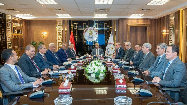 اجتماع لوزير الإنتاج الحربي مع شركات الذخائر لمتابعة التعاقدات وخطط التطوير