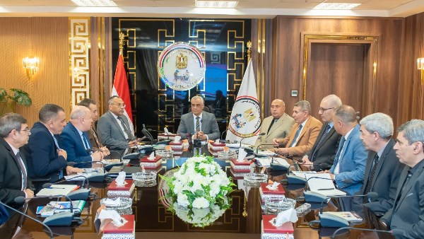 الدكتور مهندس صلاح سليمان جمبلاط وزير الدولة للإنتاج الحربي