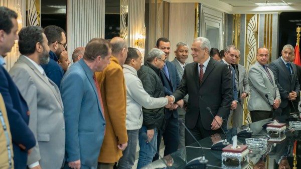 وزير الدولة للإنتاج الحربى يهنئ العاملين بمناسبة حلول عيد الفطر المبارك