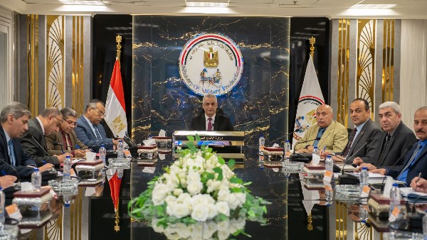 وزير الدولة للإنتاج الحربي يتابع سير العمل بالجهات التابعة
