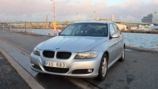  بي إم دبليو 318 موديل 2011