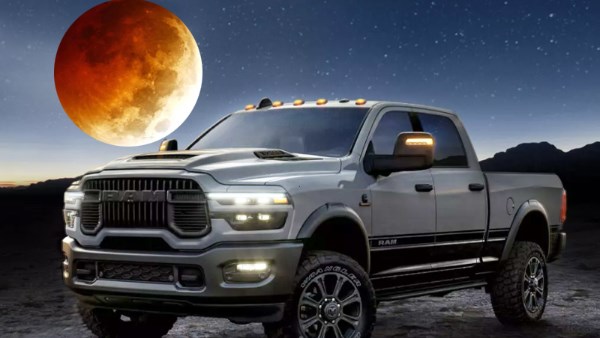 رام البيك أب المستوحاة من القمر الدموي