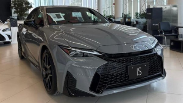 لكزس IS موديل 2026 الجديدة