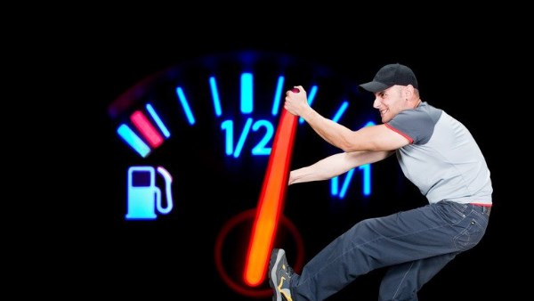 نصائح لتقليل استهلاك البنزين في السيارة