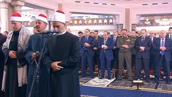 الرئيس عبد الفتاح السيسي يؤدي صلاة عيد الفطر المبارك 