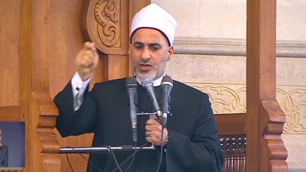 إمام وخطيب مسجد الفتاح العليم