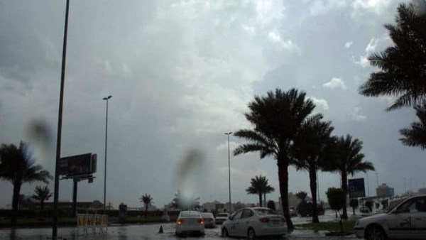 طقس اليوم والساعات القادمة| انخفاض درجات الحرارة وأمطار متفرقة مع نشاط الرياح