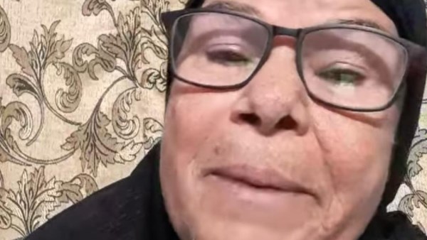 بعد تسميتها بـ "أم العاقات"| قريبة تؤكد: مفترية وظالمة وبناتها يعشن في قهر بسبب أفعالها