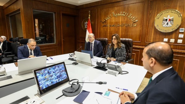 اجتماع وزيرة التنمية المحلية والبيئة