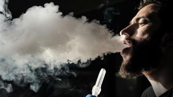 الحبس وغرامة 20 ألف جنيه عقوبة تقديم الشيشة بدون ترخيص في المقاهي