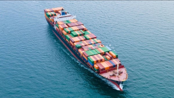 سفينة عملاقة 