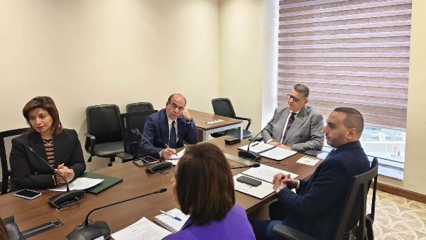 خلال الاجتماع 